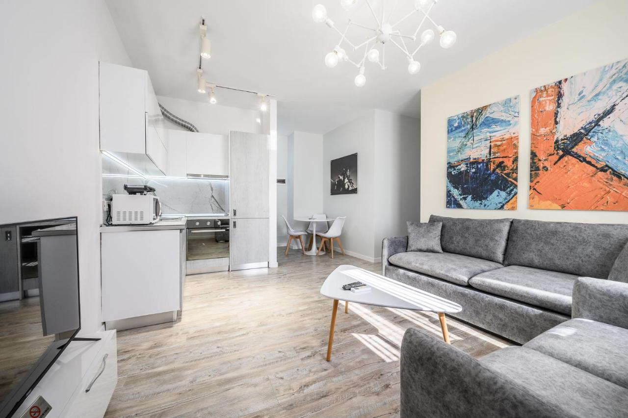 Miku Apartment-Modernly Designed Downtown Tirana Extérieur photo