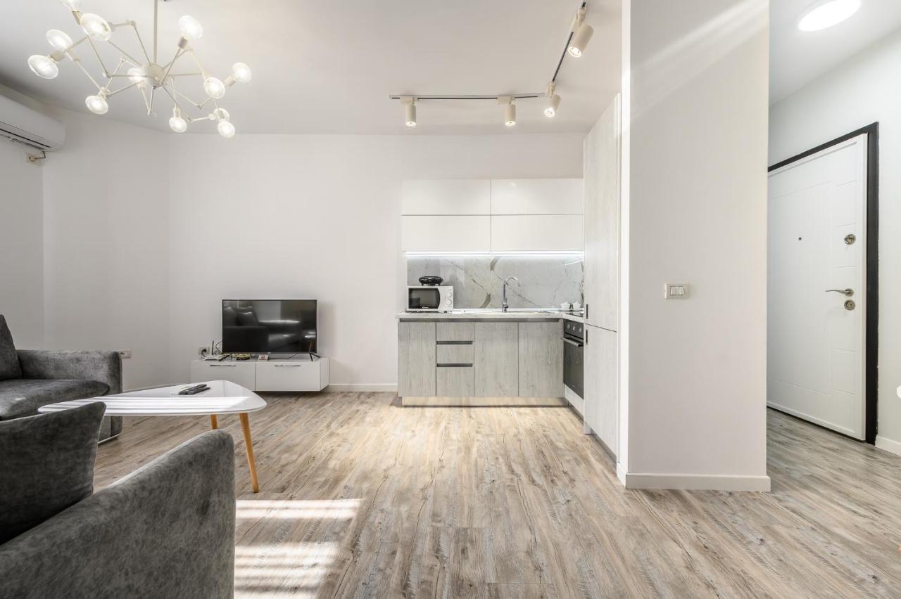 Miku Apartment-Modernly Designed Downtown Tirana Extérieur photo