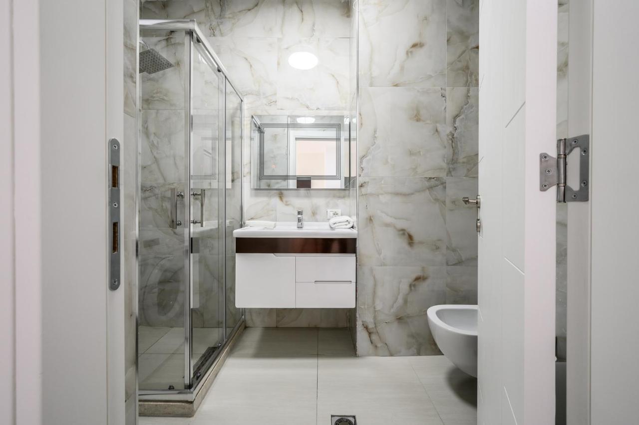 Miku Apartment-Modernly Designed Downtown Tirana Extérieur photo