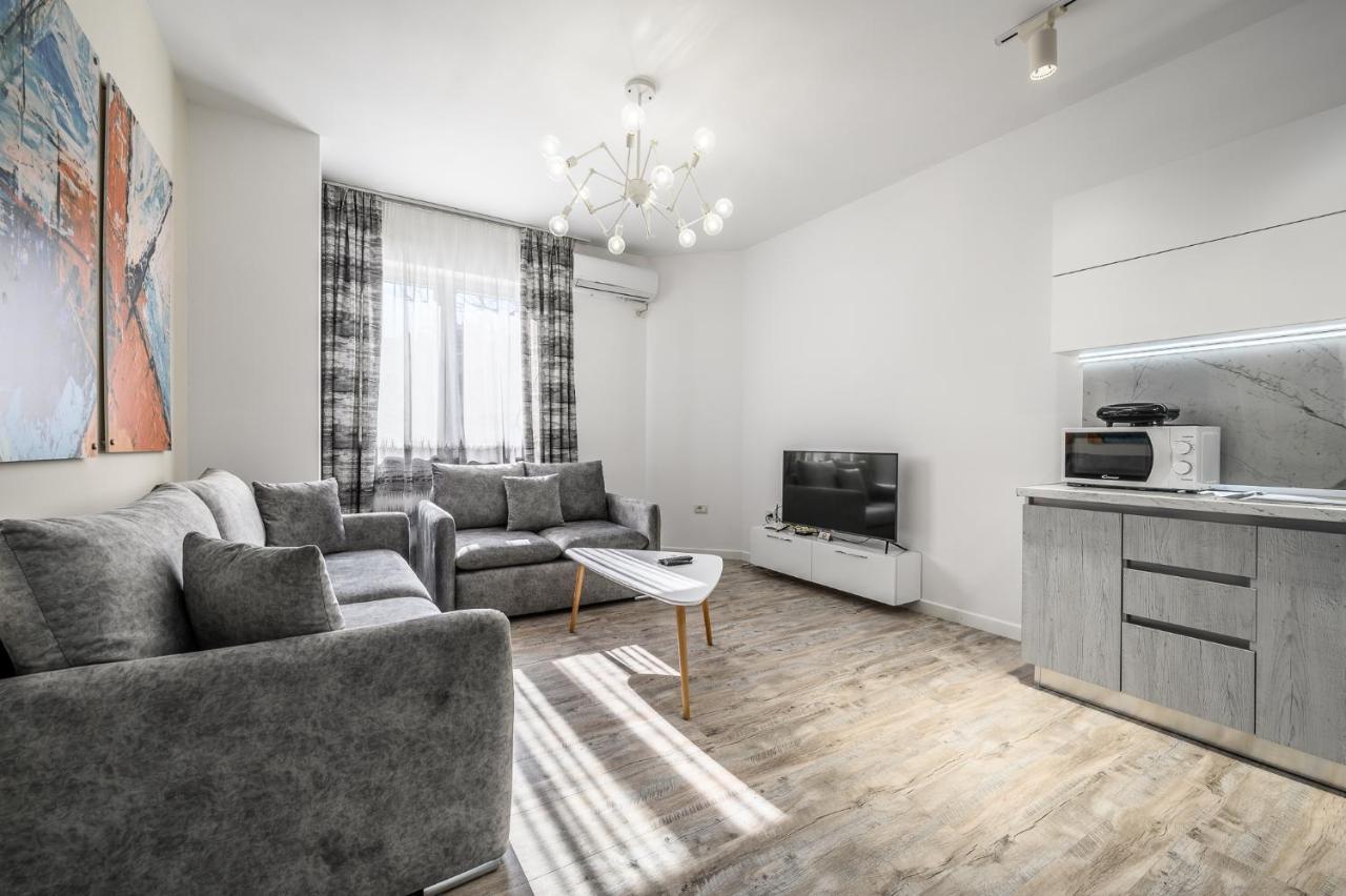 Miku Apartment-Modernly Designed Downtown Tirana Extérieur photo